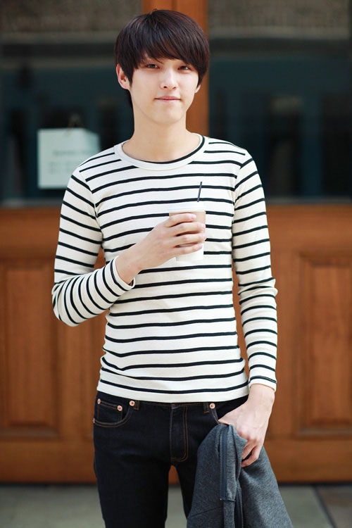 Teenboy khỏe khoắn với áo thun dài tay
