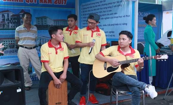 Áo thun đồng phục sinh viên trường Đại Học Nam Cần Thơ 2 Áo thun đồng phục sinh viên trường Đại Học Nam Cần Thơ