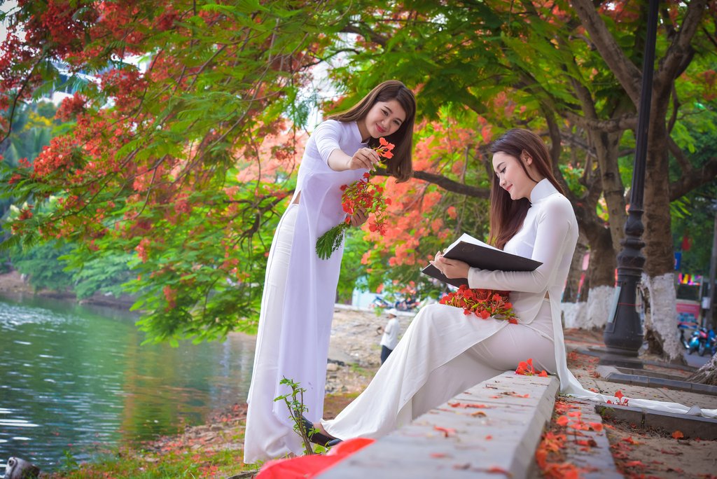 Nữ sinh Hà thành duyên dáng, tinh khôi trong đồng phục học sinh