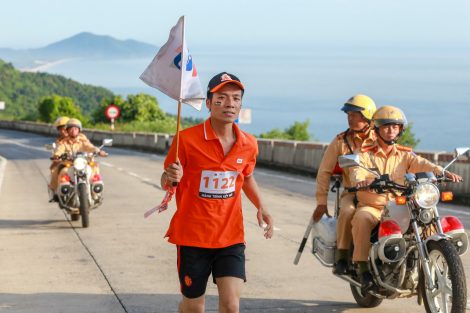 Áo đồng phục FPT 30 năm Tiên phong