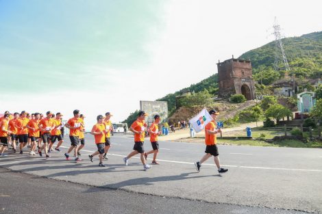 Áo đồng phục FPT 30 năm Tiên phong