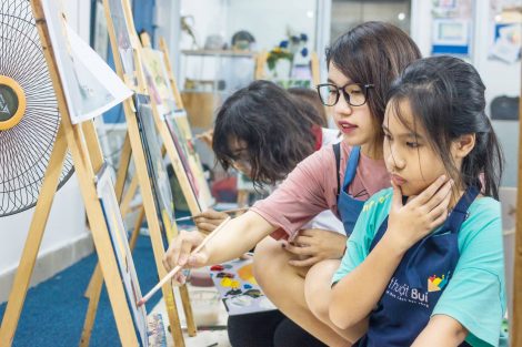 Đồng phục tạp dề Trung Tâm Dạy Vẽ Mỹ Thuật Bụi tại Hà Nội 47 Đồng phục tạp dề Trung Tâm Dạy Vẽ Mỹ Thuật Bụi tại Hà Nội