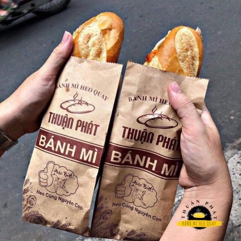 Tạp dề đồng phục nhân viên Bánh Mì Heo Quay Thuận Phát tại Quận 12