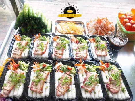 Tạp dề đồng phục nhân viên cửa hàng Bánh Mì Heo Quay Thuận Phát tại Quận 12