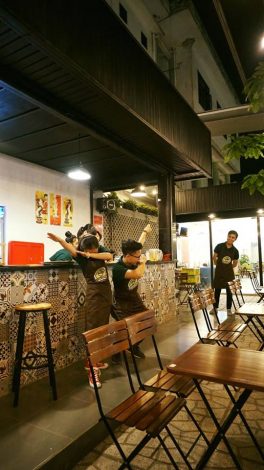 Tạp dề đồng phục nhân viên Quán Huha Coffee tại Quận Gò Vấp