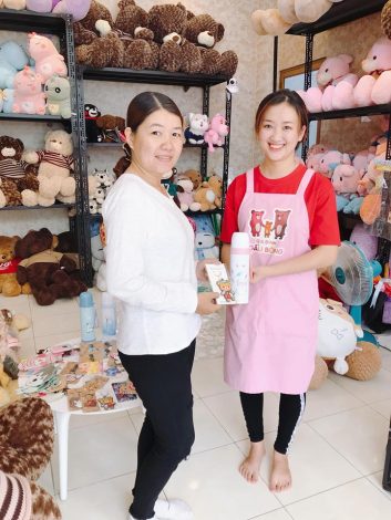 Tạp dề đồng phục nhân viên cửa hàng Gia Đình Gấu Bông tại Quận 10