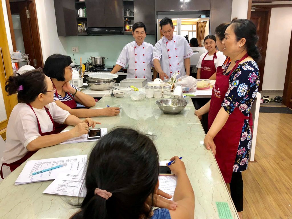 Tạp dề đồng phục Lien Nguyen Bakery ở quận 7 16