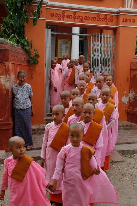 Khám phá những bộ đồng phục học sinh đa dạng và đặc sắc khắp thế giới - 17